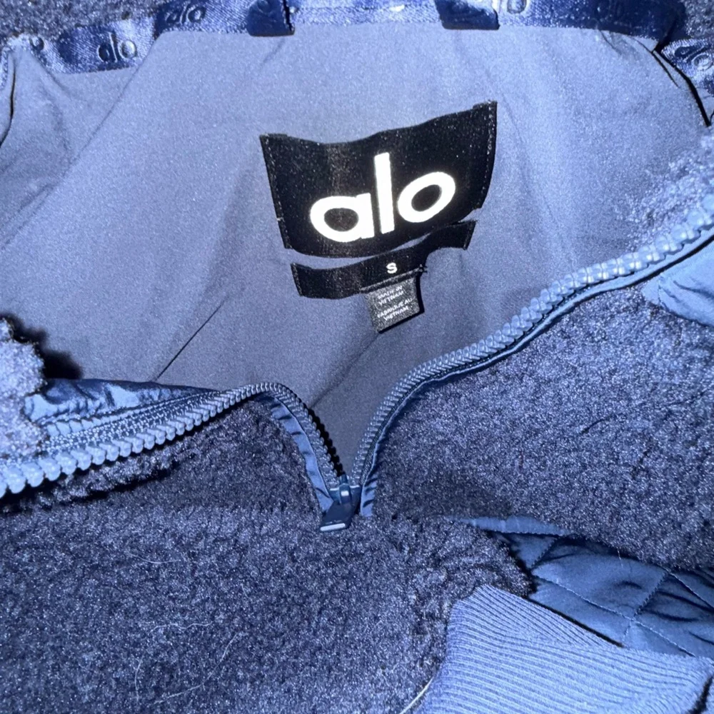 ALO Yoga Women's Dark Navy Teddy Jacket - Picture 6 of 6